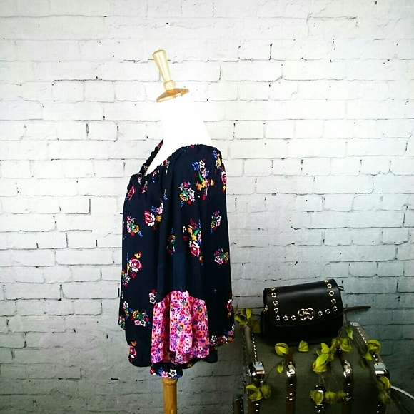 NWOT Rocks & Indigo boho top with bell sleeves - Picture 2 of 6